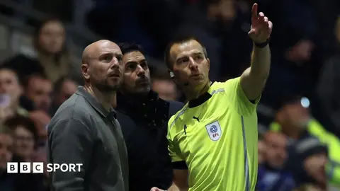 Fleetwood-Arsenal oýny dron sebäpli 8 minut togtadyldy