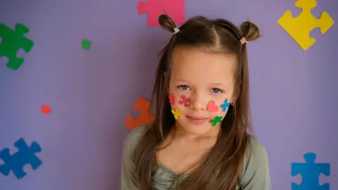 Autistik çagalaryň ýüzleri kabul etmegi barada täze ylmy barlag