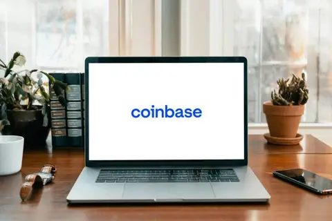 Coinbase müşderi maglumatlarynyň howpsuzdygyny aýdýar, üçünji tarapdan maglumatlar açyldy