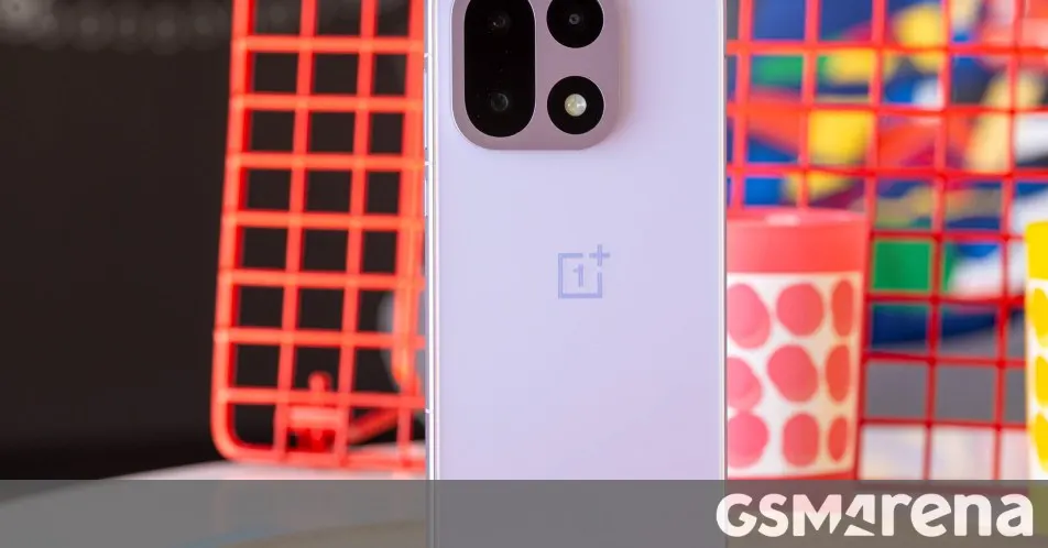 OnePlus 15 üçin Android 17 esasynda ColorOS 17 durnukly täzelenmesi başlandy