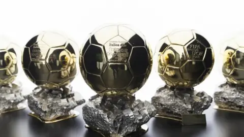 Ballon d'Or üçin ses bermegiň üç esasy ölçegi we oýunçylaryň edebiýetiň täsiri