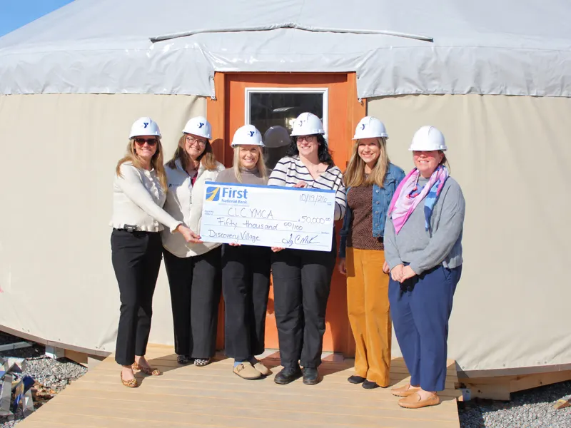 First National Bank Discovery Village üçin 50,000 dollar maýa goýdy