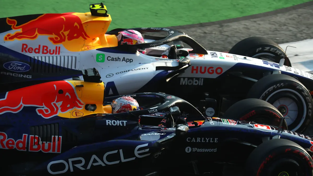 Max Verstappen we Liam Lawson Mexikada gridden bir setir aşak düşdiler