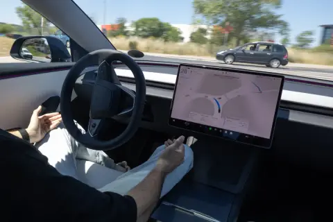 Tesla we Turo awtonom sürüş tehnologiýasyny giňeltmek üçin hyzmatdaşlyk edýär