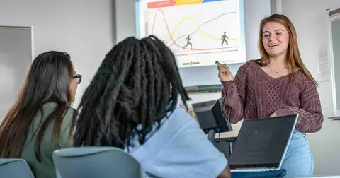 Columbia College 1,24 million dollar federal goldaw bilen synp otaglaryny we AI hyzmatlaryny kämilleşdirer