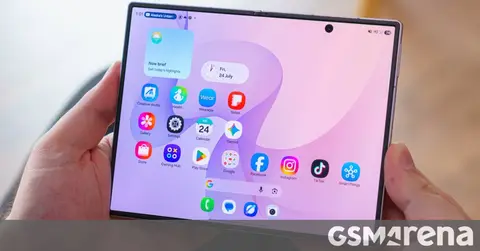 Samsung Galaxy Z Fold9 ekranyň aşagyndaky kamerany gaýtadan ornaýar