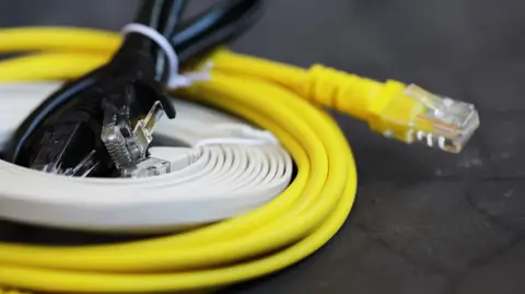 Daşarda ulanmak üçin Ethernet kabelleri hakda nämeler bilmeli?