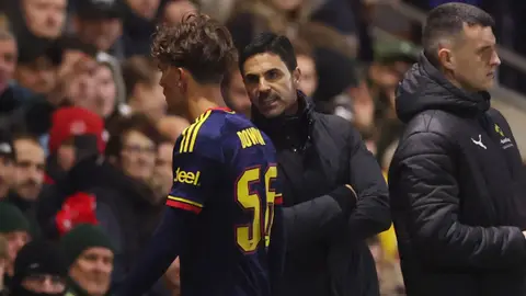 Arteta 16 ýaşly Dowmanynyň reýd kartyna bolan reaksiýasyny düşündirdi